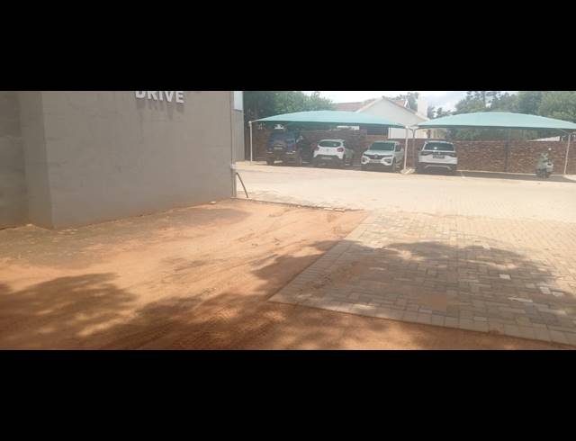 380M² OFFICE FOR SALE IN FLAMWOOD